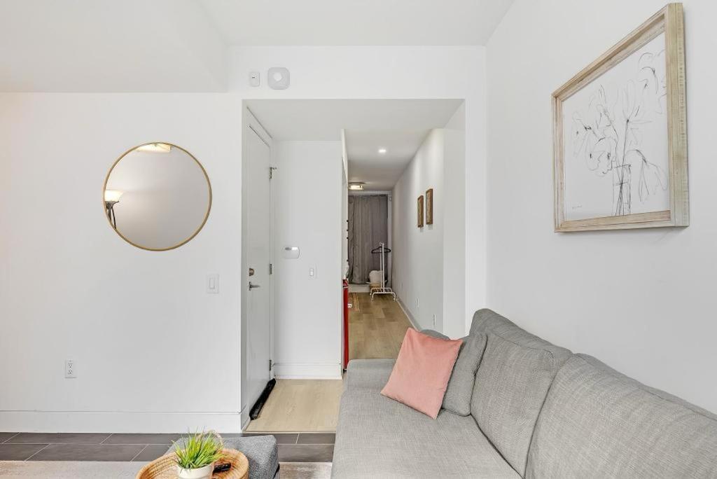 Suite In The Heart Of Downtown Toronto Exterior photo