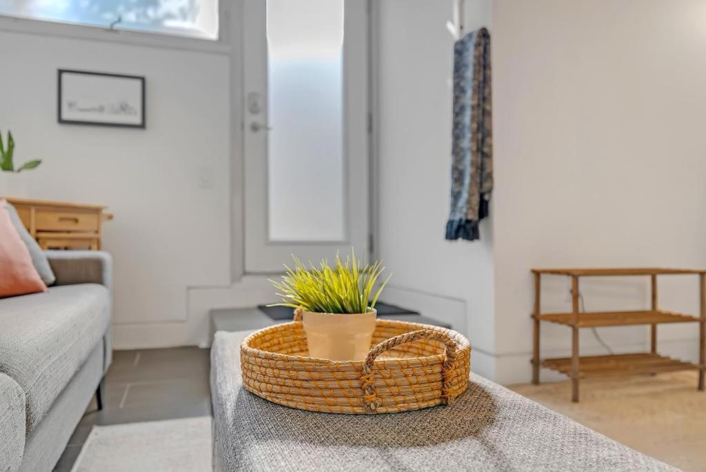 Suite In The Heart Of Downtown Toronto Exterior photo