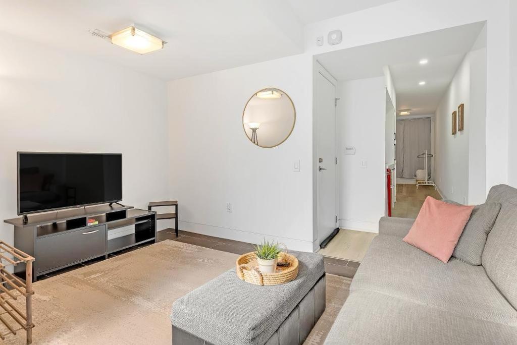 Suite In The Heart Of Downtown Toronto Exterior photo