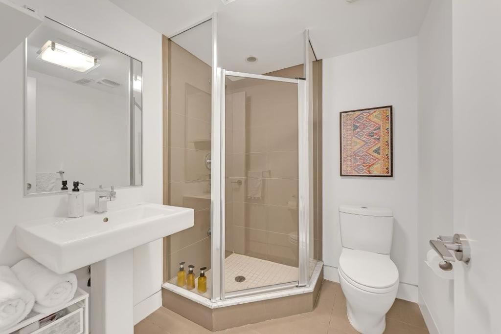 Suite In The Heart Of Downtown Toronto Exterior photo