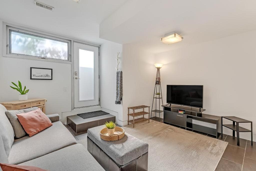 Suite In The Heart Of Downtown Toronto Exterior photo